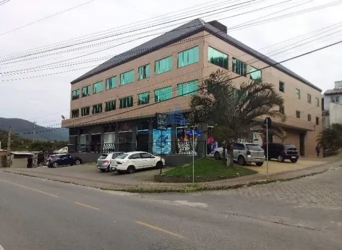 Kitnet de 1 dormitório, 2 ambientes, com 1 vaga rotativa, ESCRITURA PÚBLICA.