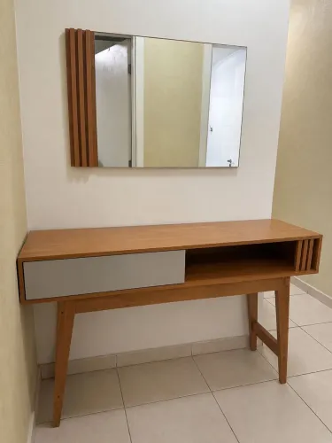 Aparador com espelho