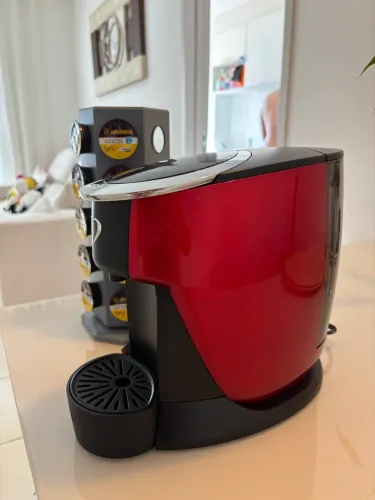 Cafeteira 3 corações com suporte para cápsulas 