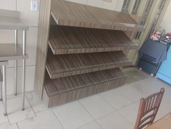 Balcão espositorvem MDF pra loja
