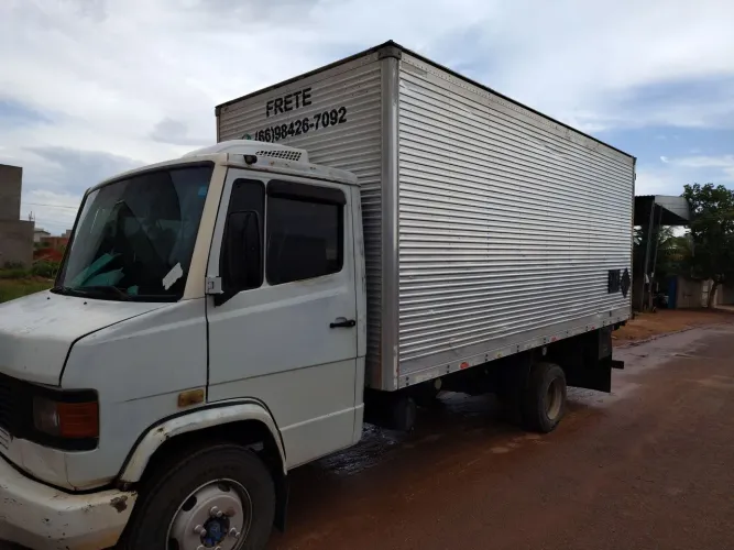 Vendo caminhão 710 aceito  troca  por caminhão truk graneleiro