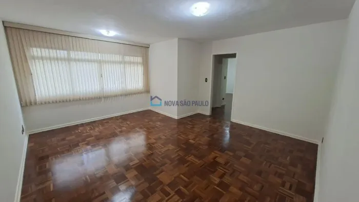 Apartamento amplo para locação no bairro Saúde