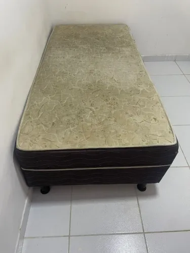 Vendo cama box de solteiro conjugada