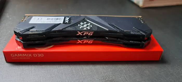2 pentes memória ddr4 16gb (2x8gb)