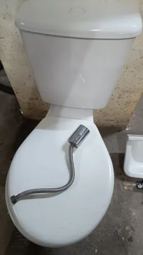 VASO SANITÁRIO COM CAIXA ACOPLADA + PIA COM TORNEIRA + ACESSÓRIOS