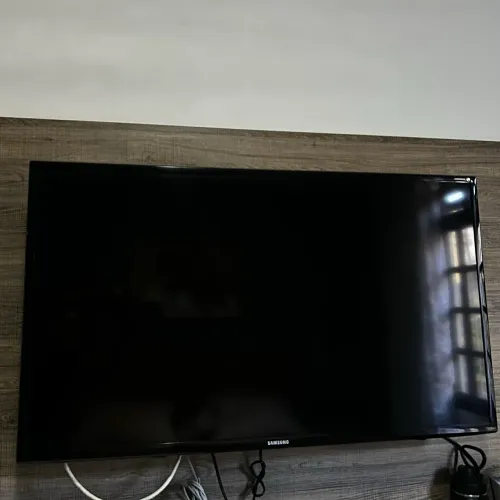 Tv 42 polegadas com conversor externo não é smart