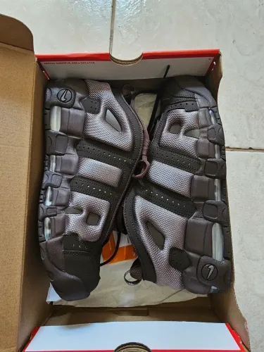 TÊNIS NIKE AIR MORE UPTEMPO LOW N. 40 - SEMI NOVO
