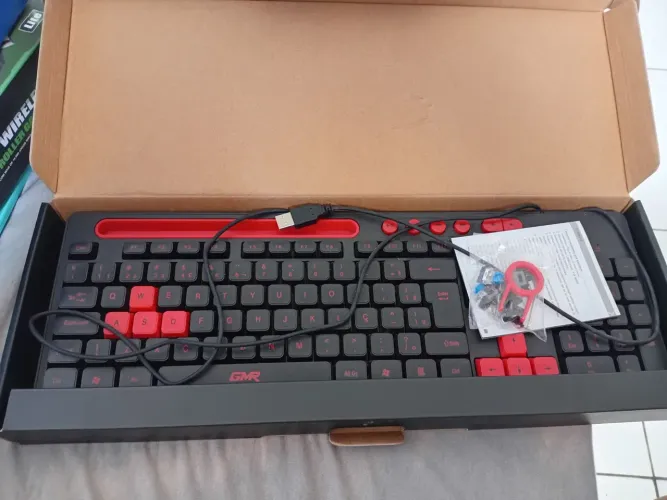 Teclado gmr com suporte para celular 