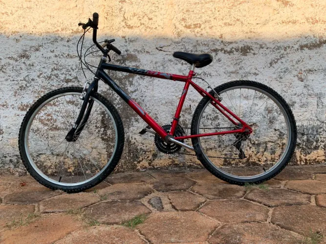Bicicleta aro 26 com marcha