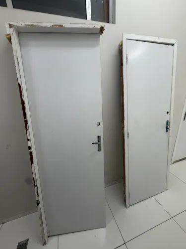 Porta com Marco Usada