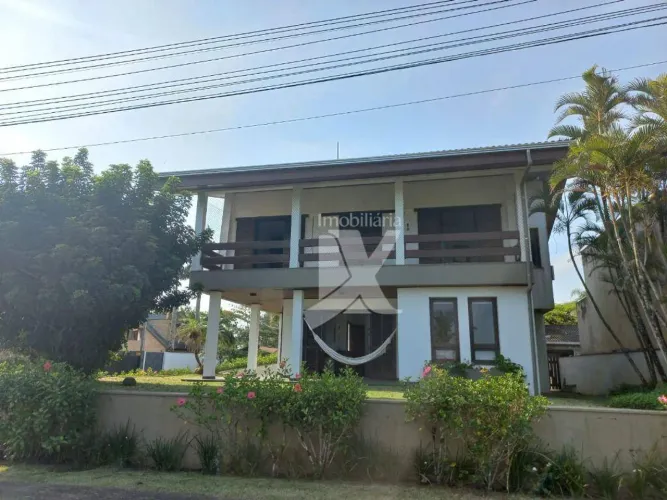 Casa com piscina, ar + 4 dorm. (sendo que 01 é suíte) 271 m² - por R$ 2.700/dia - Atami -