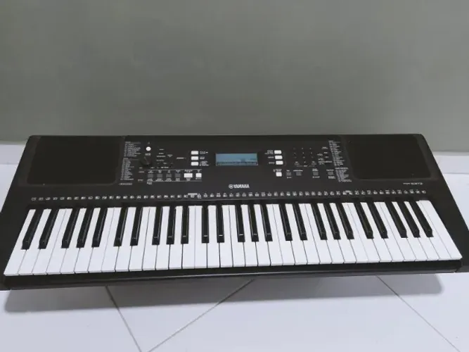 Teclado musical YAMAHA PRS-E373 - semi-novo