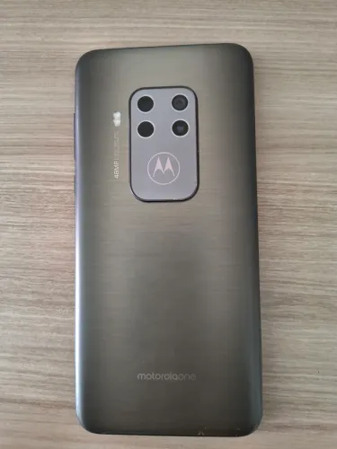 Motorola one zoom 