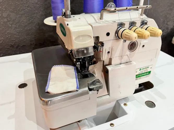Vendo overlok ótima de arremate somente 1.100,00