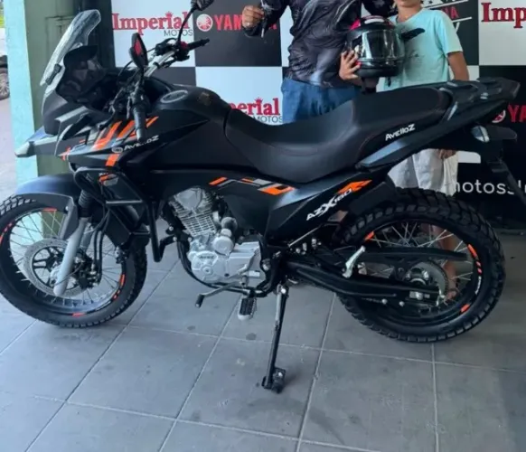 Moto AVELLOZ 160cc preta