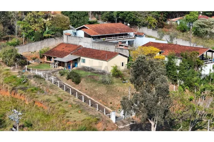 Casa com 3 dormitórios e terreno de 800m2 no Jardim Santos Reis, Piracaia