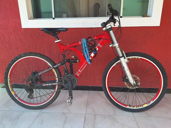 Bicicleta de downhill aro 26
