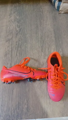 Chuteira mercurial TMA 32 valor 100$