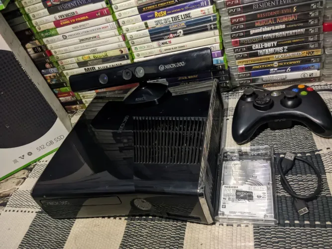 Xbox 360 Slim Glossy Black / Black Piano