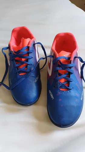 Chuteira Umbro tamanho 36.nova
