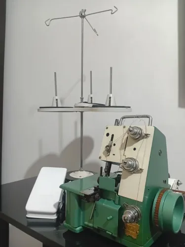 Máquina overlock butterfly