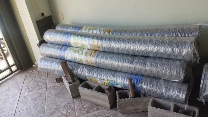 rolo de 50mts com 1,80 de altura de galinheiro malha 2"=5cm arame 23=0,63mm