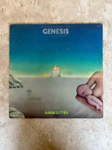 LP Genesis: In Concert (1977) - A Curiosa História do ?Disco ao Vivo? que Não Era Ao Vivo