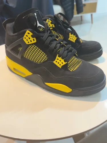 ? Air Jordan 4 Thunder Original 42 | Preto Amarelo | Muito Conservado