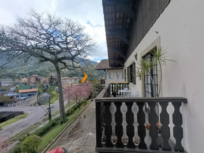 Amplo apartamento para locação no Centro de Petrópolis - Av. Barão do Rio Branco