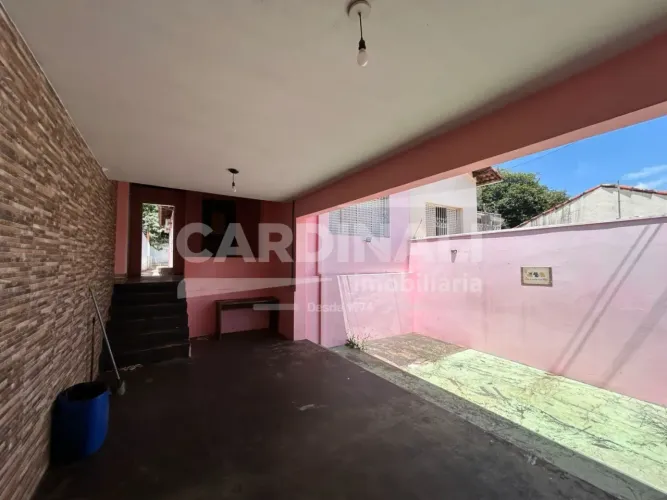 casa no centro de São Carlos que pode ser tanto comercial como residencial.