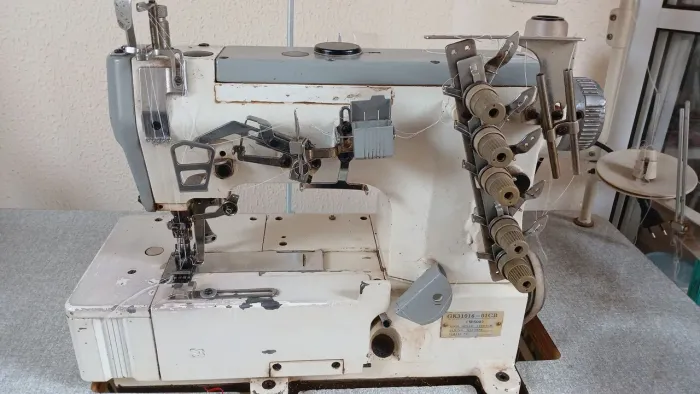 Maquina de costura galoneira