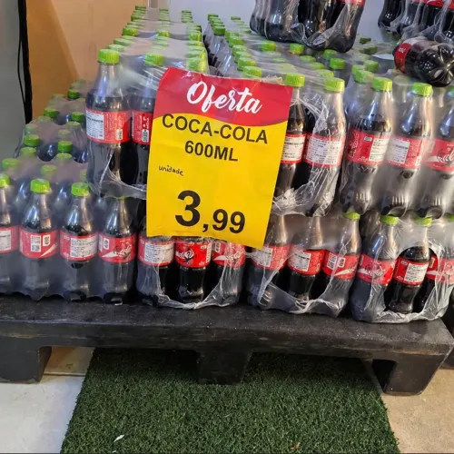 Promoção coca 600ml 3,99$ (figurinha da copa)