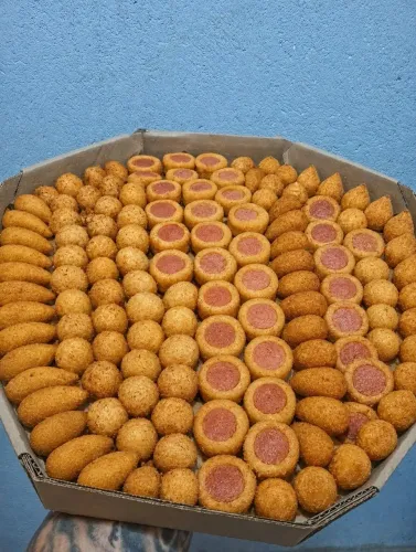 Salgados e doces para festa