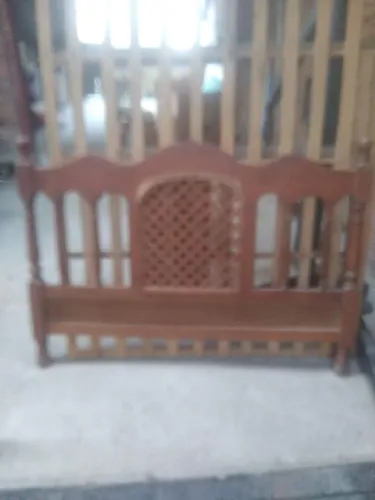 Cama de casal madeira. Antiga