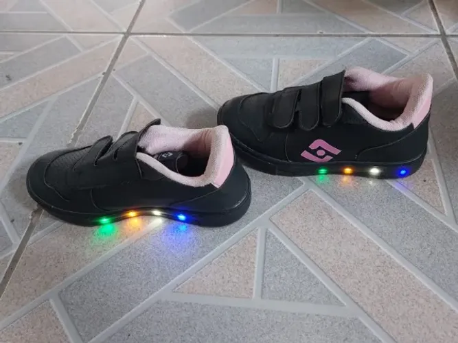 Tenis Menina com Leds tamanho 30
