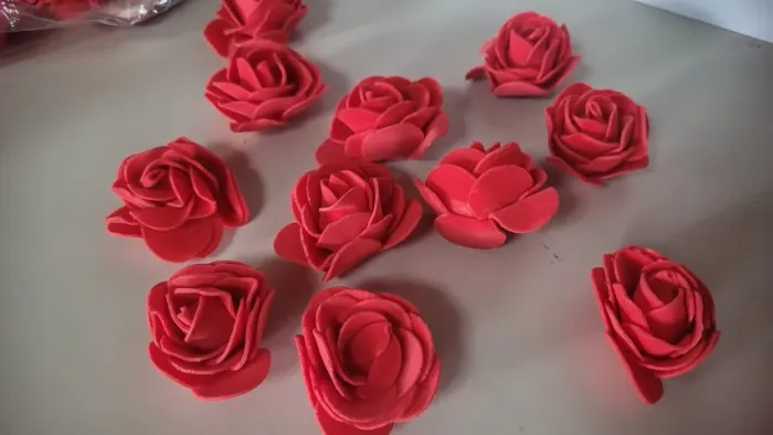 Rosas de EVA - 10 unidades 4cm