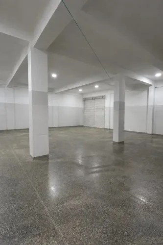 LOJA COM LAJE PROXIMA A BR 060 COM 200 M2 ACESSO FACIL ALUGO