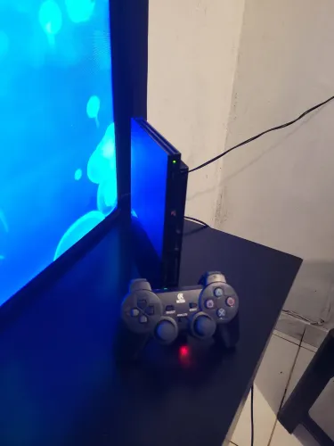 Playstation 2 muito novo com dois controles e jogos! Tudo funcionando perfeitamente