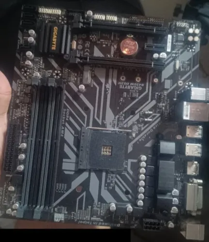 PLACA MÃE GIGABYTE COM DEFEITO , 3 UNIDADES e FONTE CORSAIR 450CX