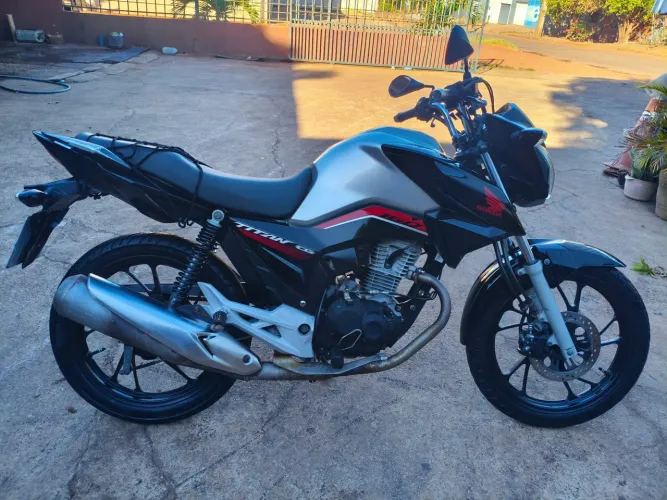 Vendo Titan 160 único dono
