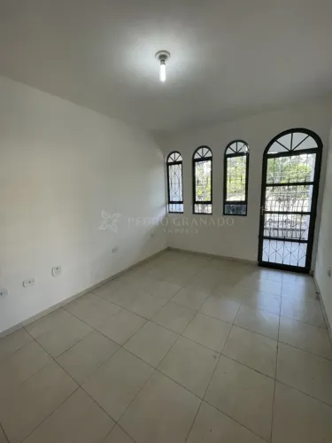 Apartamento sobreloja 03 Dormitórios - Jardim Los Angeles