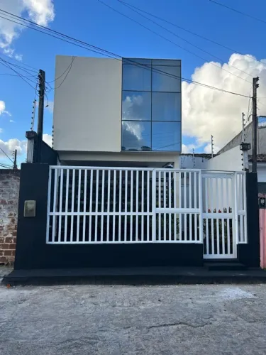 Sala em prédio comercial.