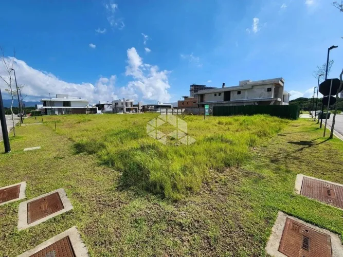 Terreno no Condomínio Viva park medindo 403m² (15,5 x 26), fase 01