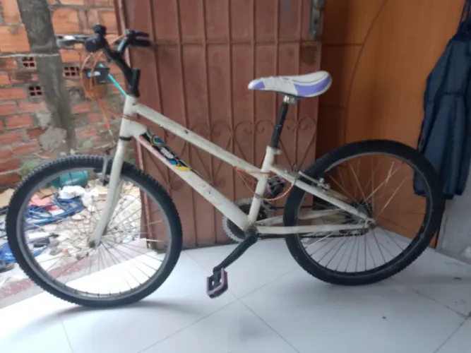 Bicicleta feminina com marcha