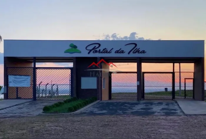 Lote à venda no Condomínio Portal da Ilha, em Mineiros do Tietê/SP.