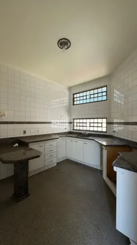 Locação Casa comercial - 200m² - 3 quartos - 2 banheiros - 2 vagas de garagem - Cidade No