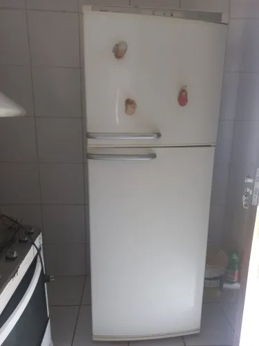 Ótima geladeira duplex 450L branca marca bosh congelador enorme..zap *18 muito boa