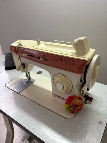 Máquina de costura Singer 872