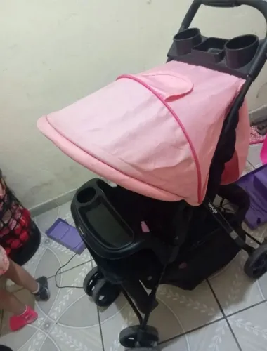 Carinho de bebê feminino