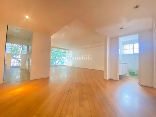 Apartamento para venda com 120 metros quadrados.